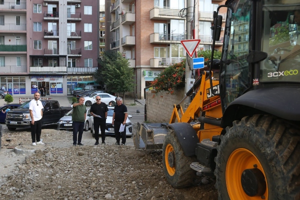 სამგორის რაიონში ზაქარია მხარგრძელის ქუჩის რეაბილიტაცია დაიწყო