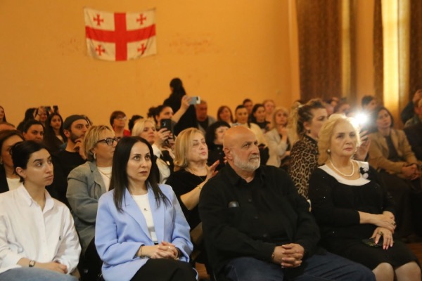 სამგორის გამგებელი, კახა სამხარაძე N117 სკოლაში დამოუკიდებლობის დღის ღონისძიებას დაესწრო