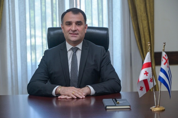 ბათუმის მერი, არჩილ ჩიქოვანი გადადგა
