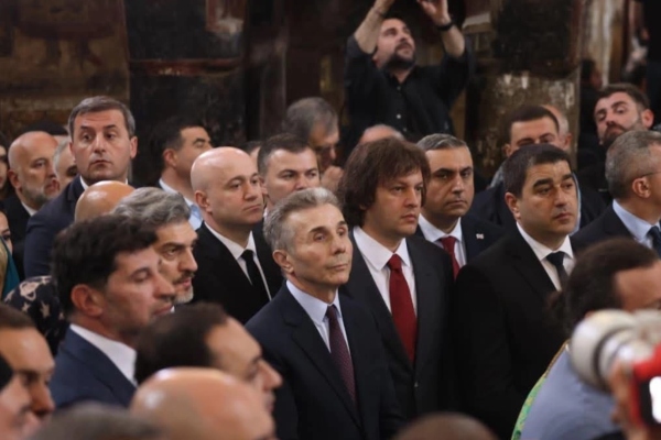 სულხან თამაზაშვილი სვეტიცხოვლის ტაძარში, შიო III-ის ინტრონიზაციას დაესწრო