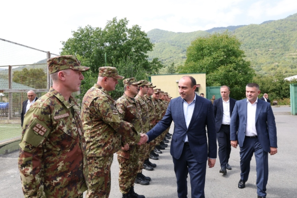 შინაგან საქმეთა მინისტრმა რაჭა-ლეჩხუმისა და ქვემო სვანეთის რეგიონში სამუშაო შეხვედრები გამართა