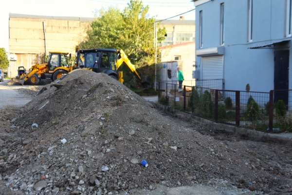 ავტომუზეუმის ქუჩაზე გზა ეწყობა