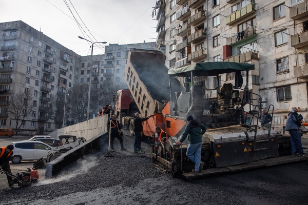 გახოკიძის ქუჩაზე საგზაო ინფრასტრუქტურის მოწყობა მიმდინარეობს