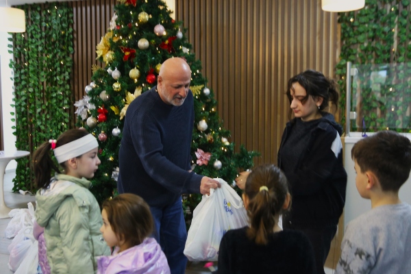სამგორის რაიონში სოციალურად დაუცველი და შშმ ბავშვებისთვის საახალწლო ღონისძიება გაიმართა