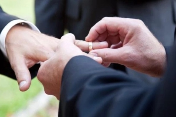 უკრაინის უზენაესმა სასამართლომ ერთნაირსქესიანი უკრაინელი წყვილი ოჯახად აღიარა