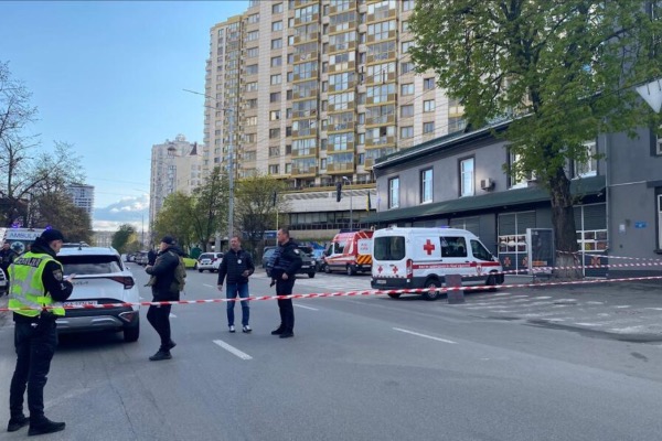 კიევში შეიარაღებულმა მამაკაცმა ქუჩაში ცეცხლი გახსნა, სუპერმარკეტში შეიჭრა და მძევლები აიყვანა - არიან დაღუპულები