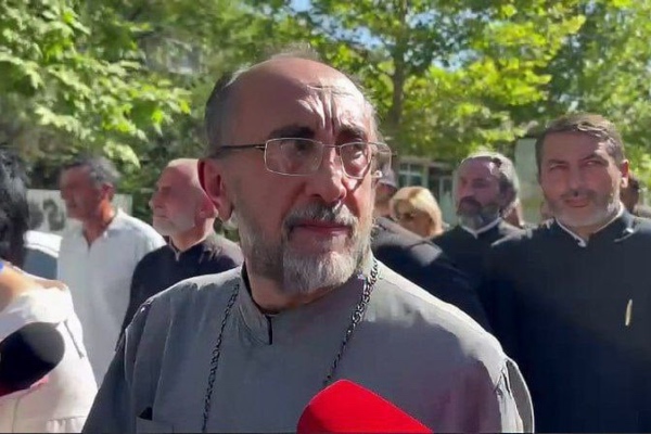 სომხეთში შირაკის მთავარეპისკოპოსი მიქაელ აჯაპაჰიანი დააკავეს