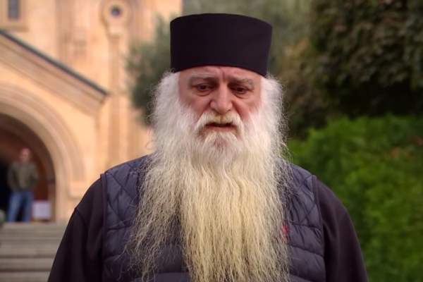 მე რუსეთის ეკლესია და ივანიშვილი მსჯის - არქიმანდრიტი ამბობს, რომ საპატრიარქოში დღეს მხოლოდ ჟურნალისტებთან ერთად შევა