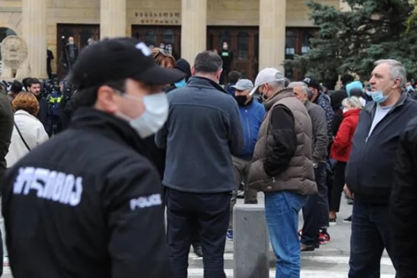 ფიზიკური დაპირისპირება სასამართლოს ეზოში - ჯანგველაძის მკვლელობის საქმე