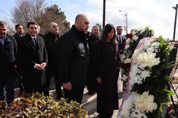 ზურაბ აბაშიძემ და საკრებულოს წევრებმა იუნკერთა ხსოვნას პატივი მიაგეს