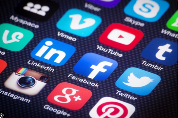 პოლონეთი მოზარდებისთვის სოციალურ მედიაზე წვდომას აკრძალავს