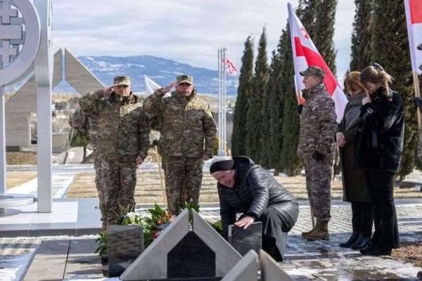 თავდაცვის ძალების წარმომადგენლებმა არჩილ ტატუნაშვილის ხსოვნას პატივი მიაგეს